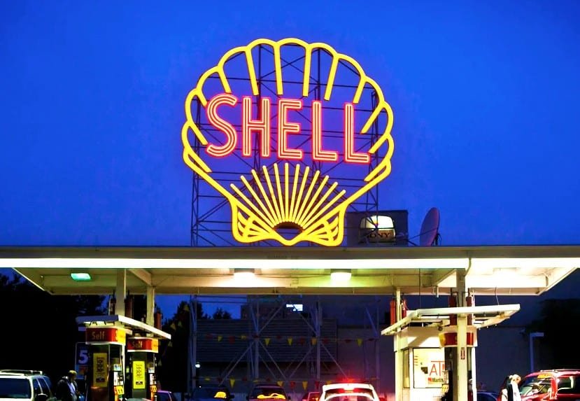 Shell balances carbon reduction and investor confidence