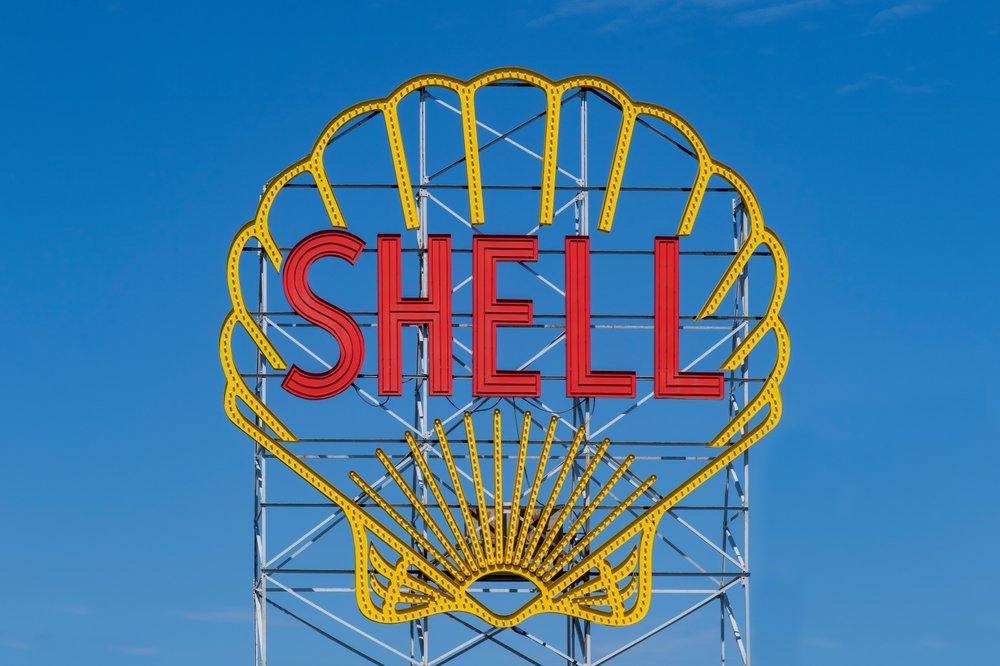 Shell balances carbon reduction and investor confidence