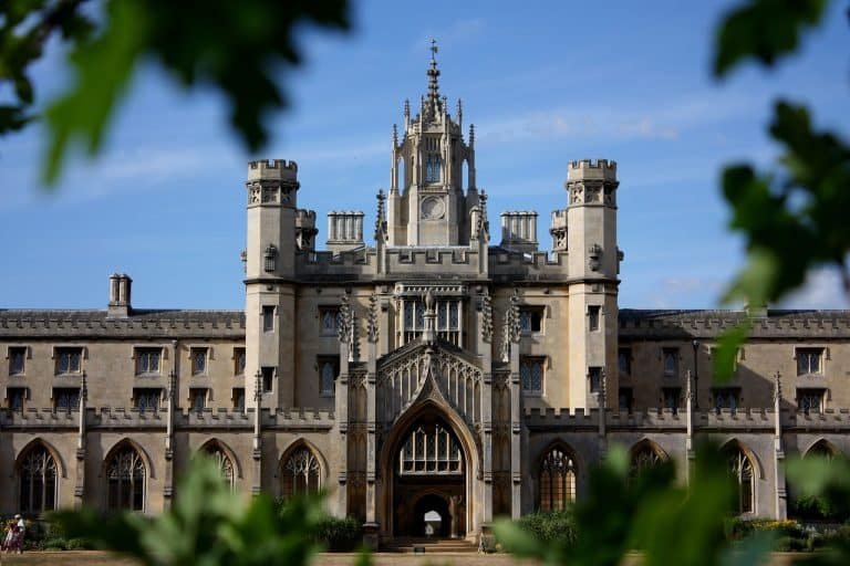 How Top UK Universities Reduce Their Carbon Emissions to Reach Net Zero