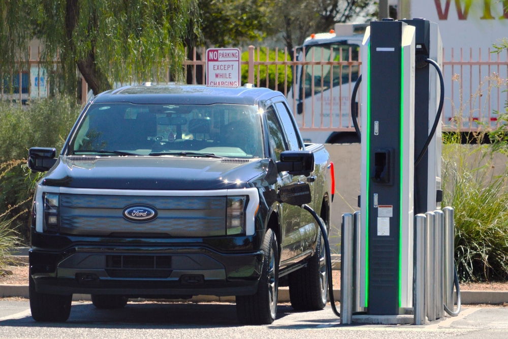 Ford puts the brakes on electric trucks and SUVs and focuses on hybrid and commercial vehicles • Carbon Credits